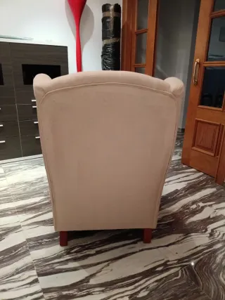 Sillón descalzador beige de tela