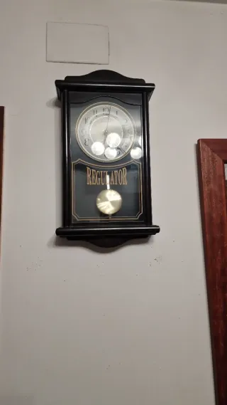 Reloj de pared Regulator con péndulo