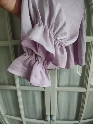 Blusa lila satinada con volantes T. M