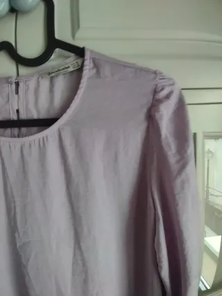 Blusa lila satinada con volantes T. M