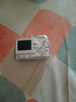 Cámara Digital Olympus FE100 Plata