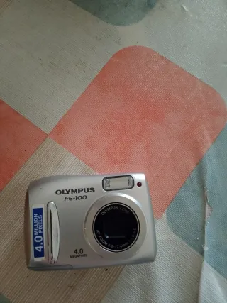 Cámara Digital Olympus FE100 Plata