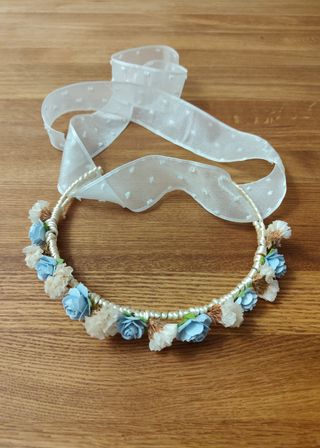 Corona de flores azul y blanco roto (crema)