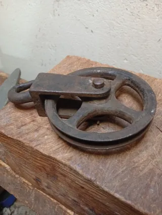 Roldana antigua de fundicion