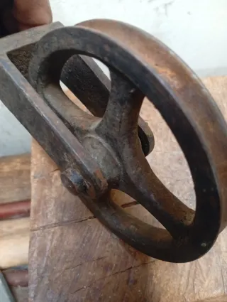 Roldana antigua de fundicion