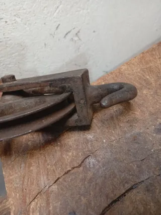 Roldana antigua de fundicion