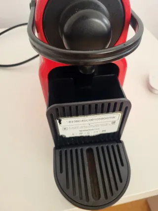 Cafetera Krups Nespresso Roja Compacta