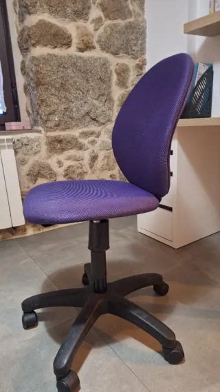 Silla de estudio morada y negra