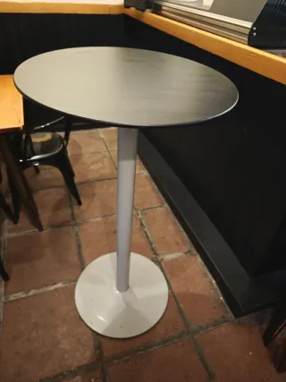 Mesa alta redonda madera y metal