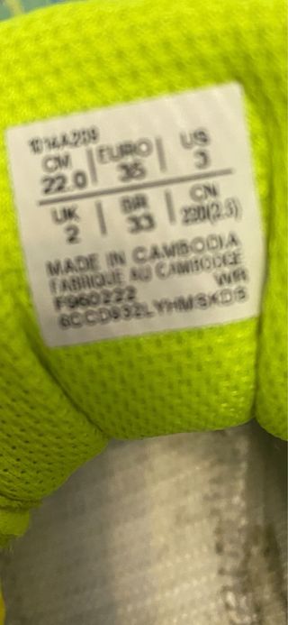 Zapatillas ASICS verdes y amarillas