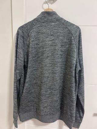 Sudadera Joma gris con etiqueta
