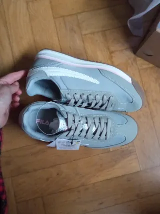 Zapatillas Fila Grises Talla 38 Nuevas