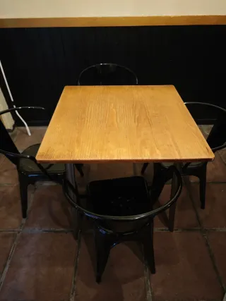 Mesa cuadrada madera y metal