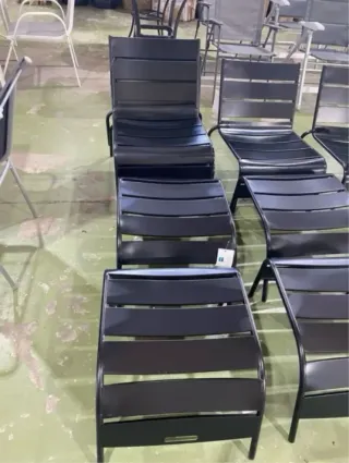 Tumbona con reposapiés