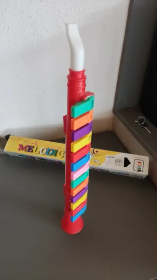Melódica infantil de colores con caja
