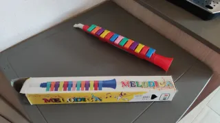 Melódica infantil de colores con caja