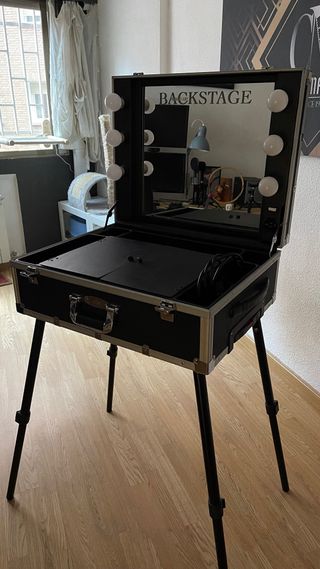 Camerino de maquillaje portátil con espejo