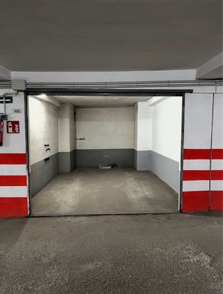 Garaje en alquiler. Ed.Autohogar. Coche grande