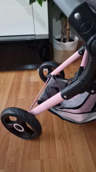 Carro de muñecas rosa y gris