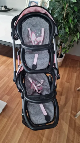 Carro de muñecas rosa y gris