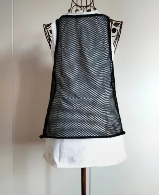 Maglia a rete nera e bianca