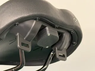 Soporte Airtag para sillín Brompton