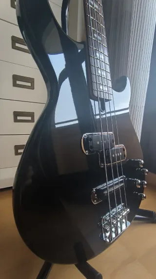 Bajo Eléctrico Yamaha BB614 Negro