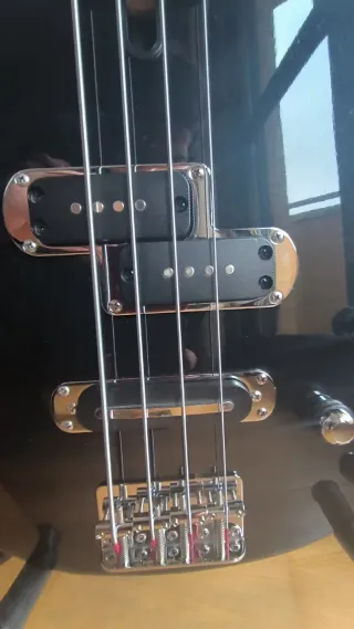 Bajo Eléctrico Yamaha BB614 Negro