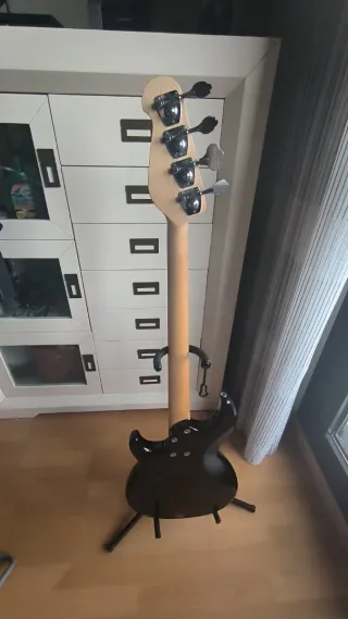 Bajo Eléctrico Yamaha BB614 Negro