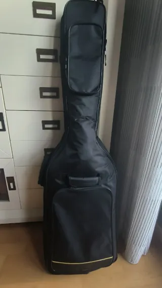 Bajo Eléctrico Yamaha BB614 Negro