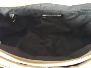 Bolso bandolera beige con bolsillos