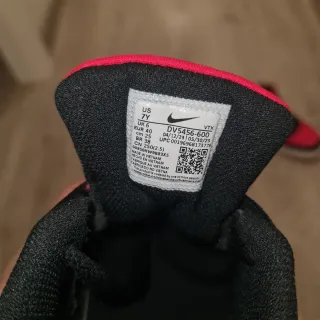 Zapatillas Nike Negras y Rojas nuevas