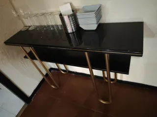 Mesa doble negra y dorada