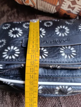 Bolso bandolera Desigual negro y blanco