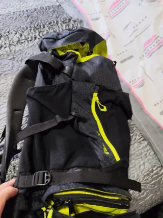 Mochila Millet UbiC 30L Negra y Amarilla