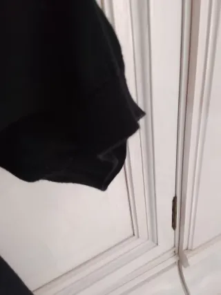 Cárdigan negro con pañuelo estampado