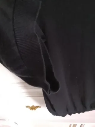 Cárdigan negro con pañuelo estampado