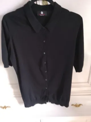 Cárdigan negro con pañuelo estampado