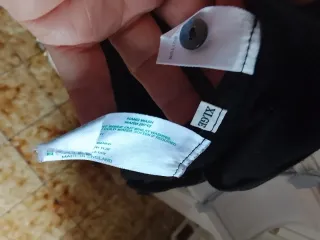 Cárdigan negro con pañuelo estampado