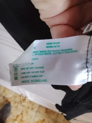 Cárdigan negro con pañuelo estampado