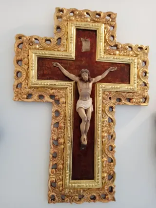 Crucifijo Cruz de madera con pan de oro