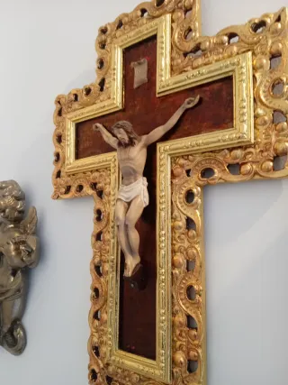 Crucifijo Cruz de madera con pan de oro