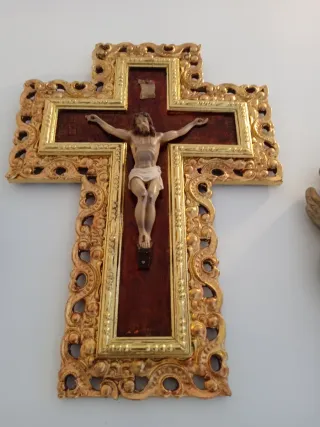 Crucifijo Cruz de madera con pan de oro