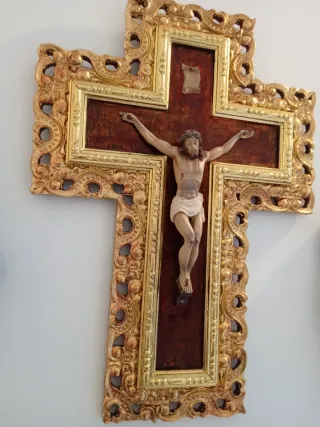 Crucifijo Cruz de madera con pan de oro