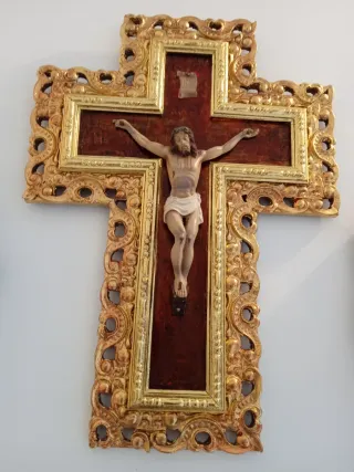 Crucifijo Cruz de madera con pan de oro