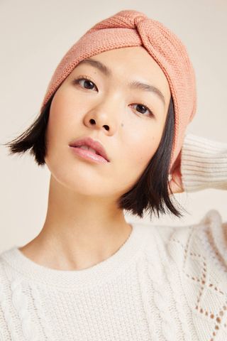 Gorro de lana azul marino con nudo