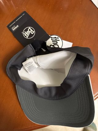 Gorra Buff Speed Cap Blanca y Negra