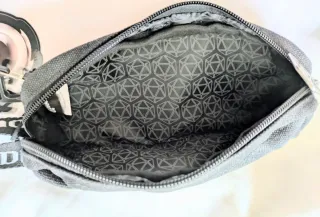 Dungeons & Dragons bolso de mano negro/rojo