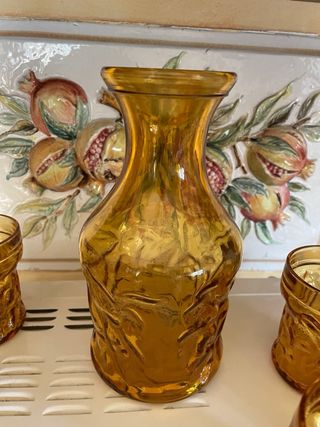 Set vintage bottiglia con 6 bicchieri ambra