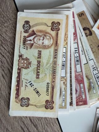 158 Cromos Billetes del Mundo DIDEC